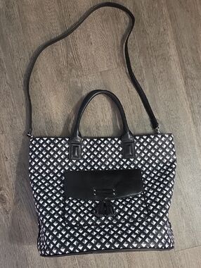 Vera Bradley • Black & White Geometric Tote Bag with Front Pocket & Tassels
